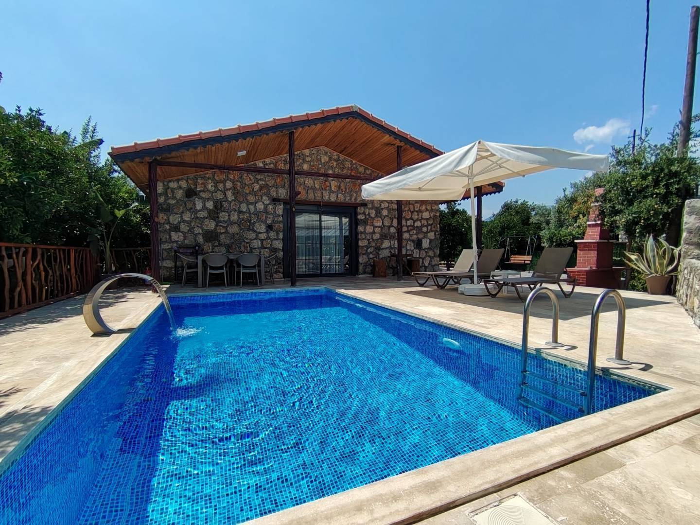 Antalya Kumluca'da Çekirdek Ailelere Uygun, Özel Havuzlu, Taş Villa