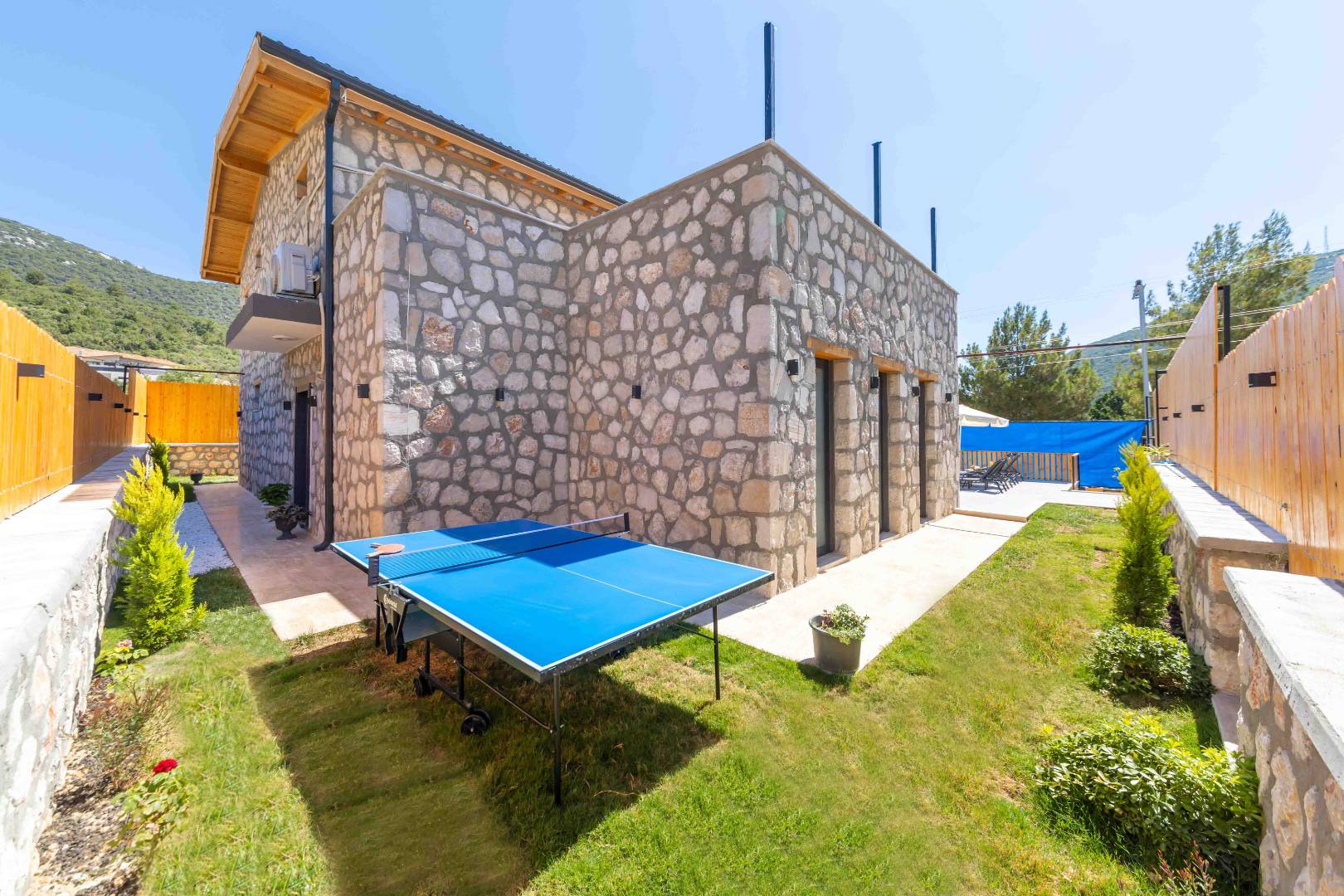 Kaş Sarıbelen'de Otantik Tasarıma Sahip, Isıtmalı Özel Havuzlu, Jakuzili, Kiralık Villa