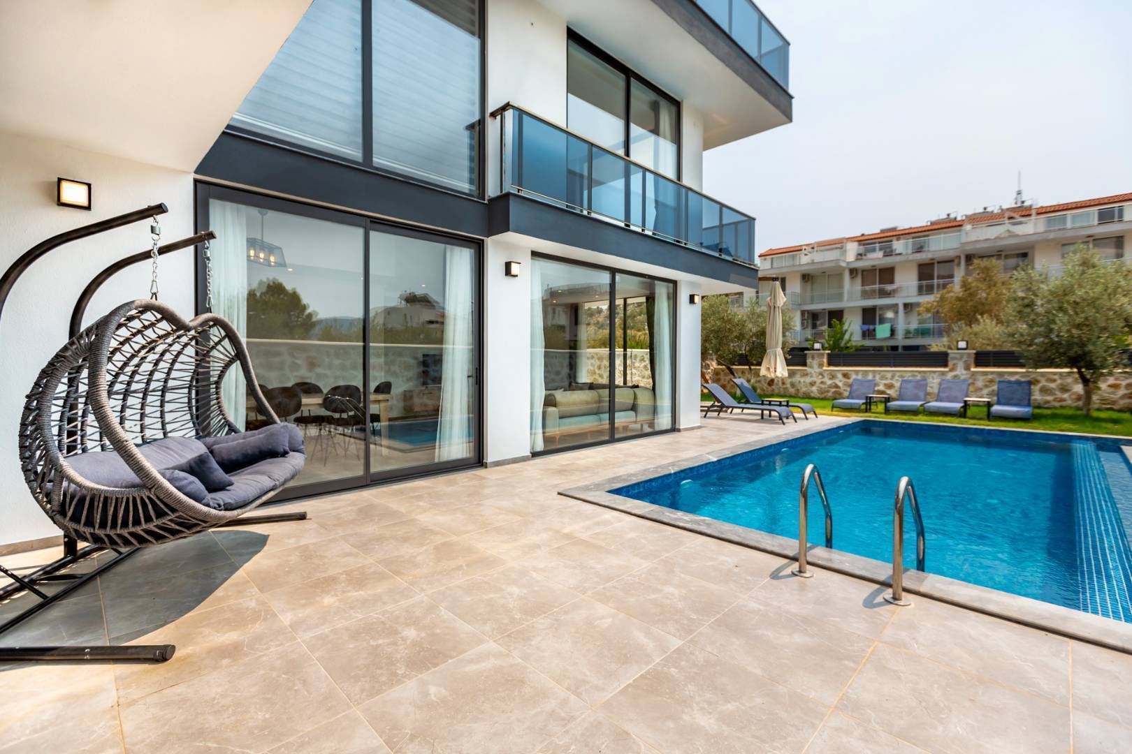 Kalkan Kalamar'da Plaja Yakın Konumda, Özel Havuzlu, Modern Villa