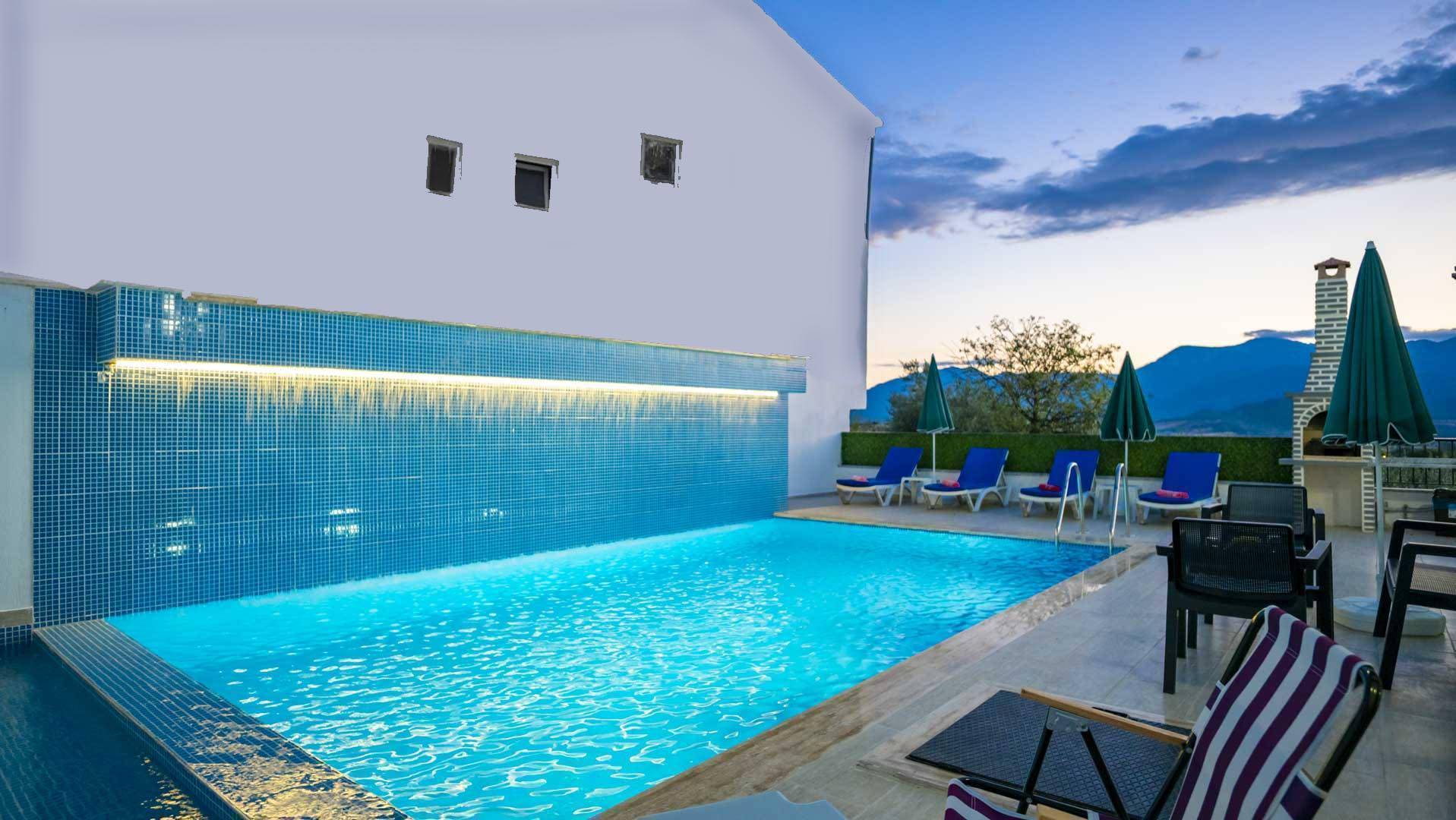  Fethiye'de Merkezi Konumda, Korunaklı Özel Havuzlu, Kiralık Modern Villa