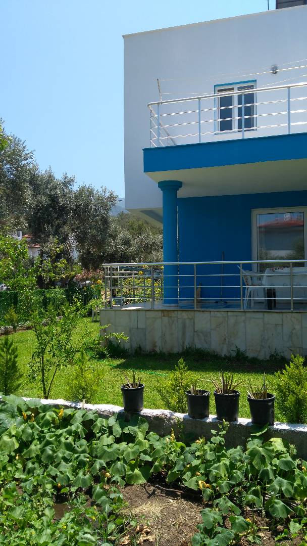 Kuşadası Güzelçamlı'da Elverişli Konumda, Denize Yakın Kiralık Villa