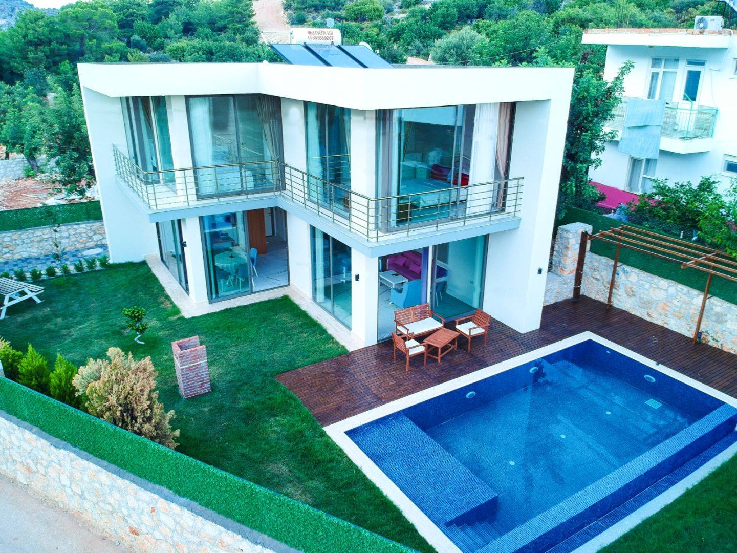 Antalya Finike'de Doğa İçerisinde, Korunaklı Özel Havuzlu, Kiralık Şık Villa