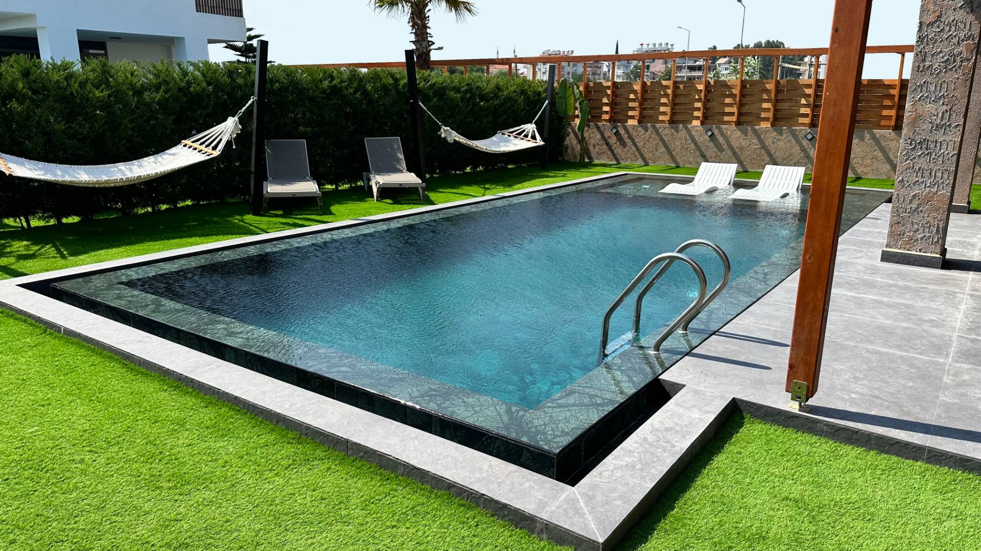 Antalya Serik'te Yeşillikler İçerisinde, Özel Havuzlu, Modern Villa-27742