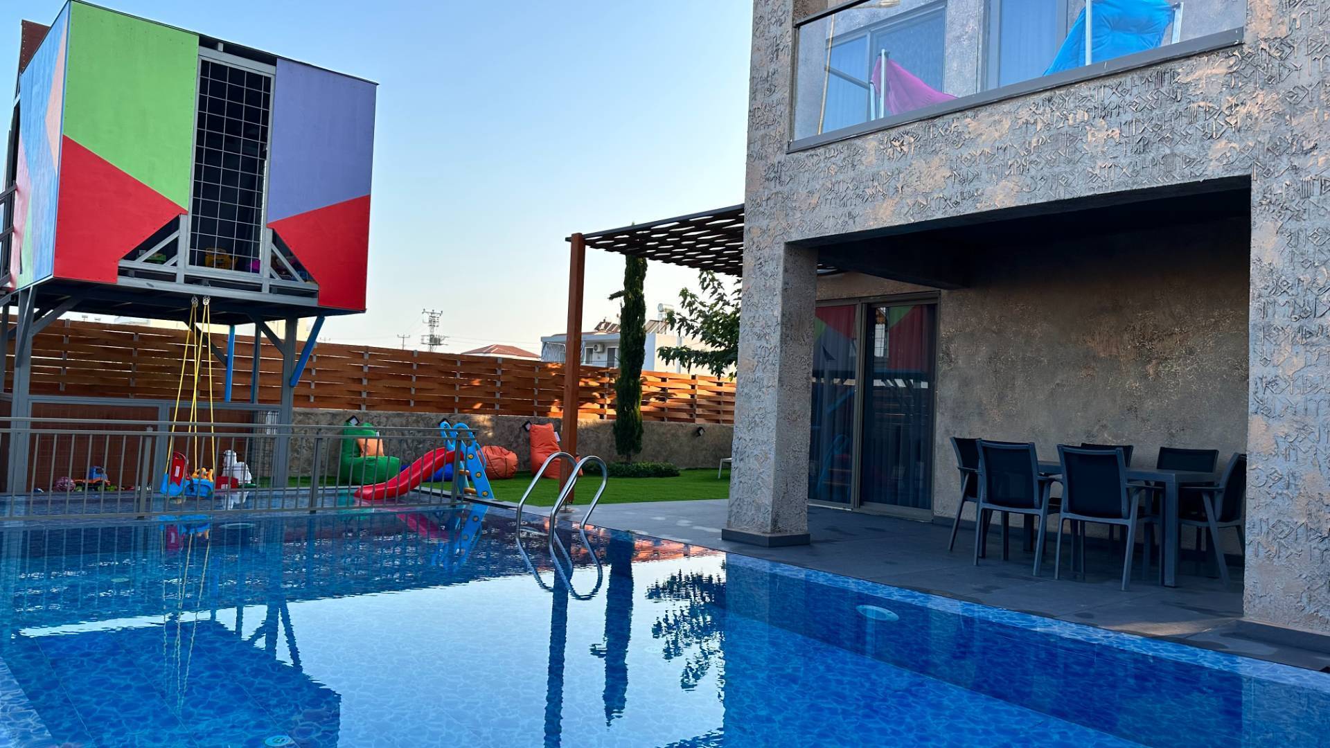 Antalya Serik'te Çocuk Oyun Alanlı, Özel Havuzlu, Saunalı Şık Villa-27743