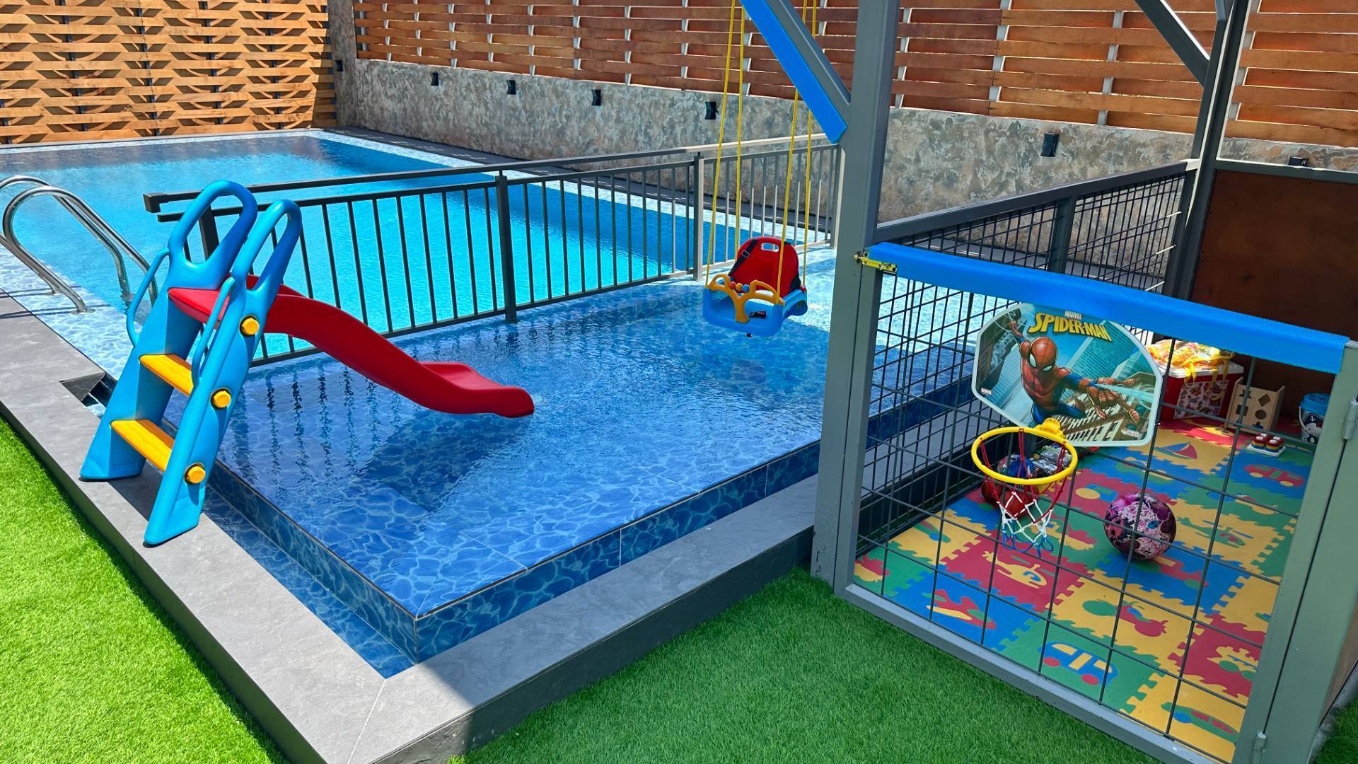 Antalya Serik'te Çocuk Oyun Alanlı, Özel Havuzlu, Saunalı Şık Villa-27743