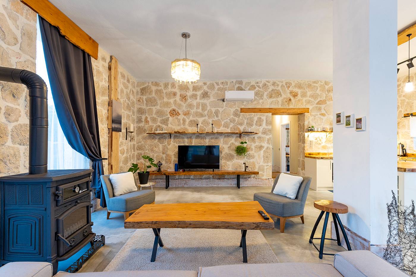 Kaş Bezirgan'da Sakin Konumda, Muhafazakar Özel Havuzlu, Kiralık Taş Villa