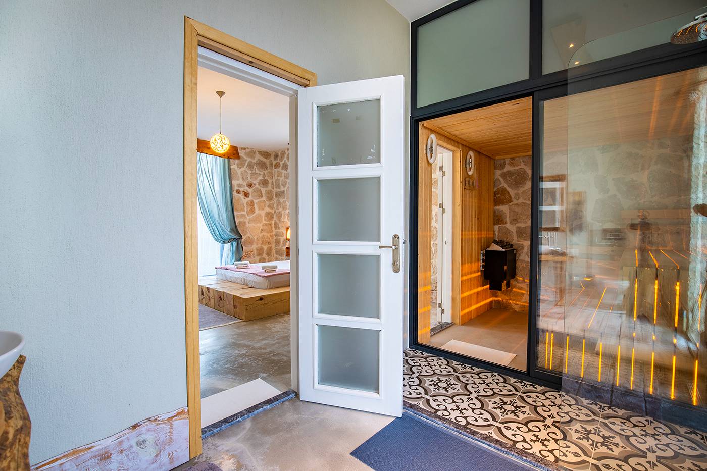 Kaş Bezirgan'da Sakin Konumda, Muhafazakar Özel Havuzlu, Kiralık Taş Villa