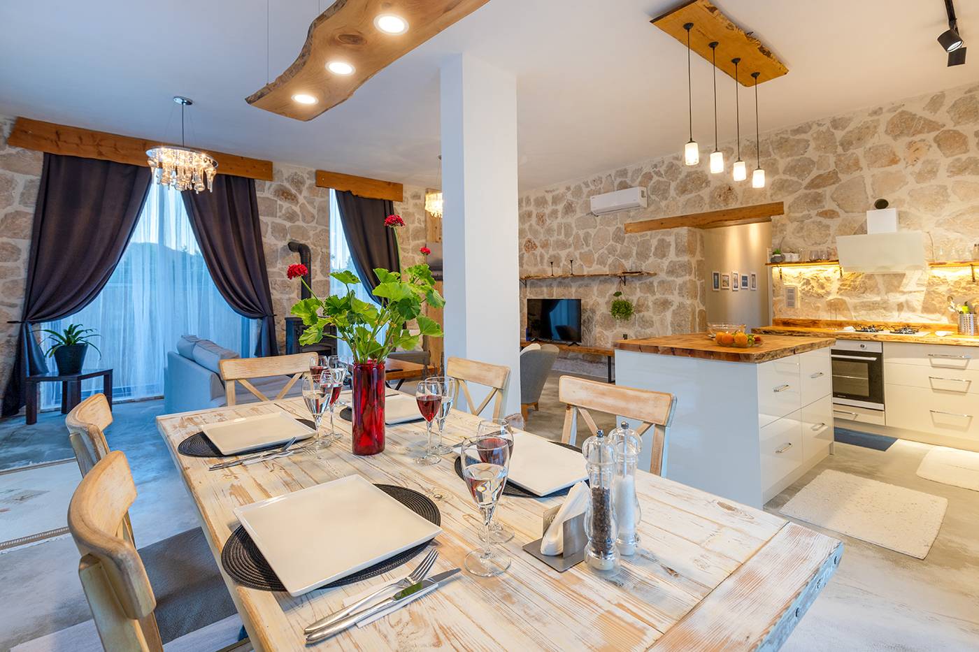 Kaş Bezirgan'da Sakin Konumda, Muhafazakar Özel Havuzlu, Kiralık Taş Villa