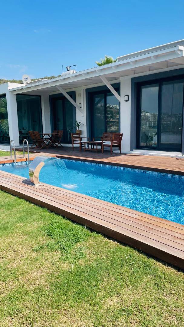 Bodrum Gündoğan'da Deniz Manzaralı, Özel Havuzlu, Lüks Villa