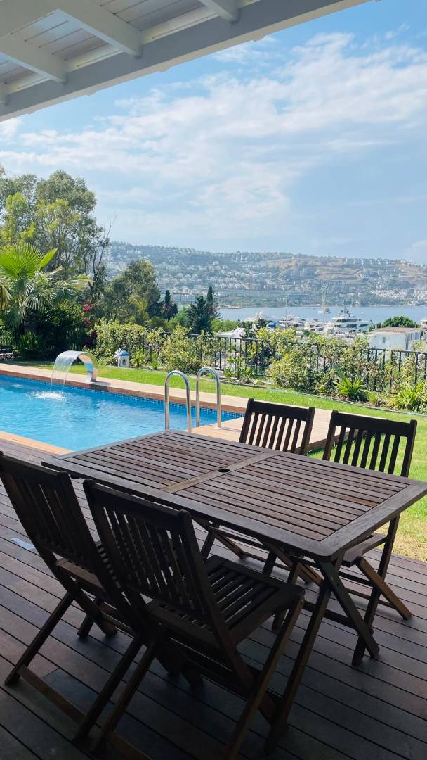 Bodrum Gündoğan'da Deniz Manzaralı, Özel Havuzlu, Lüks Villa