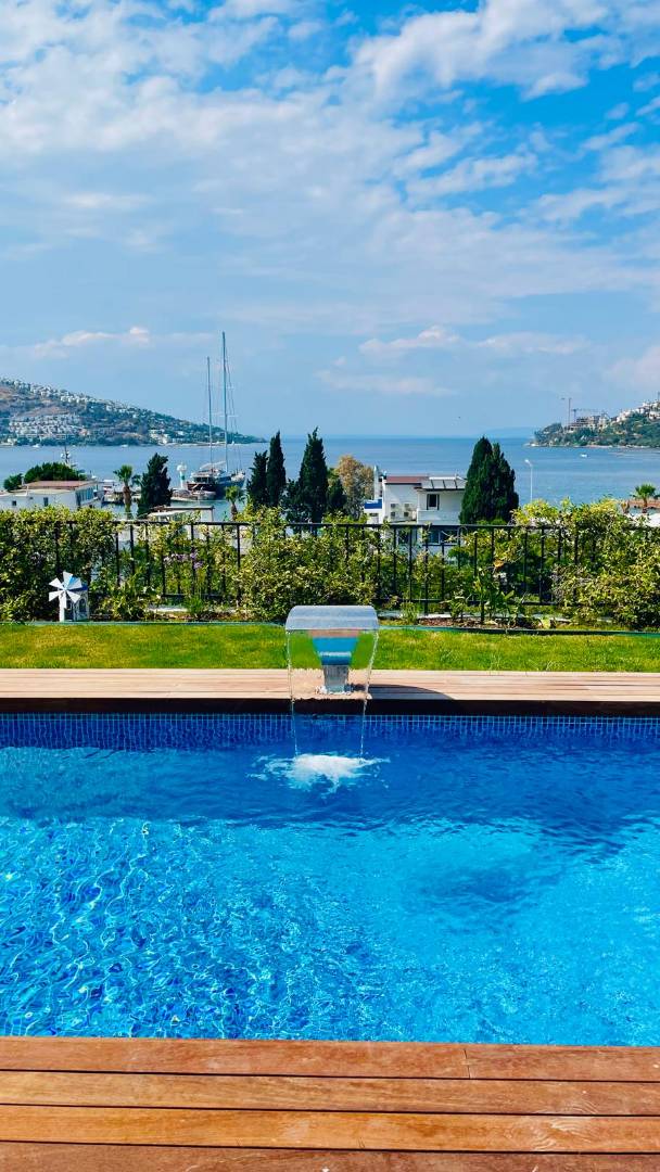 Bodrum Gündoğan'da Deniz Manzaralı, Özel Havuzlu, Lüks Villa