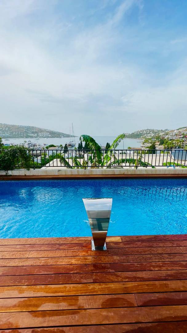 Bodrum Gündoğan'da Yeşillikler İçerisinde, Özel Havuzlu, Şık Villa