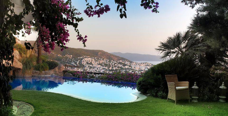 Bodrum Merkez'de Deniz Manzaralı, 6 Kişilik Özel Havuzlu Villa