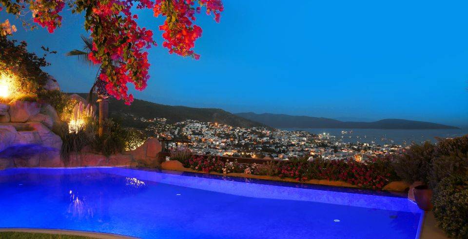 Bodrum Merkez'de Deniz Manzaralı, 6 Kişilik Özel Havuzlu Villa