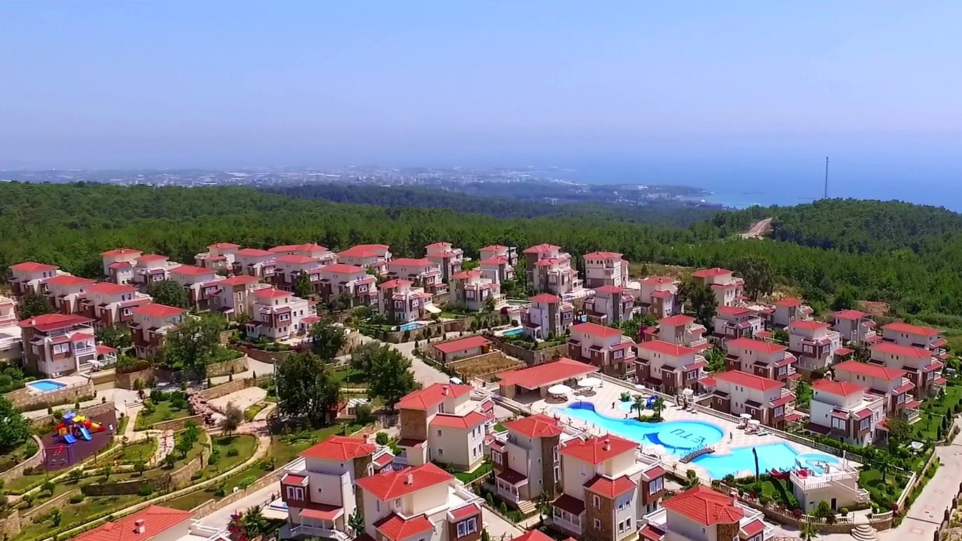 Alanya'da Kuş Sesleri Eşliğinde, Deniz ve Doğa Manzaralı, Ortak Havuzlu Villa