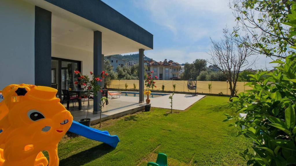 Fethiye'de Özel Havuzlu ve Geniş Bahçeli, Konforlu Kiralık Villa