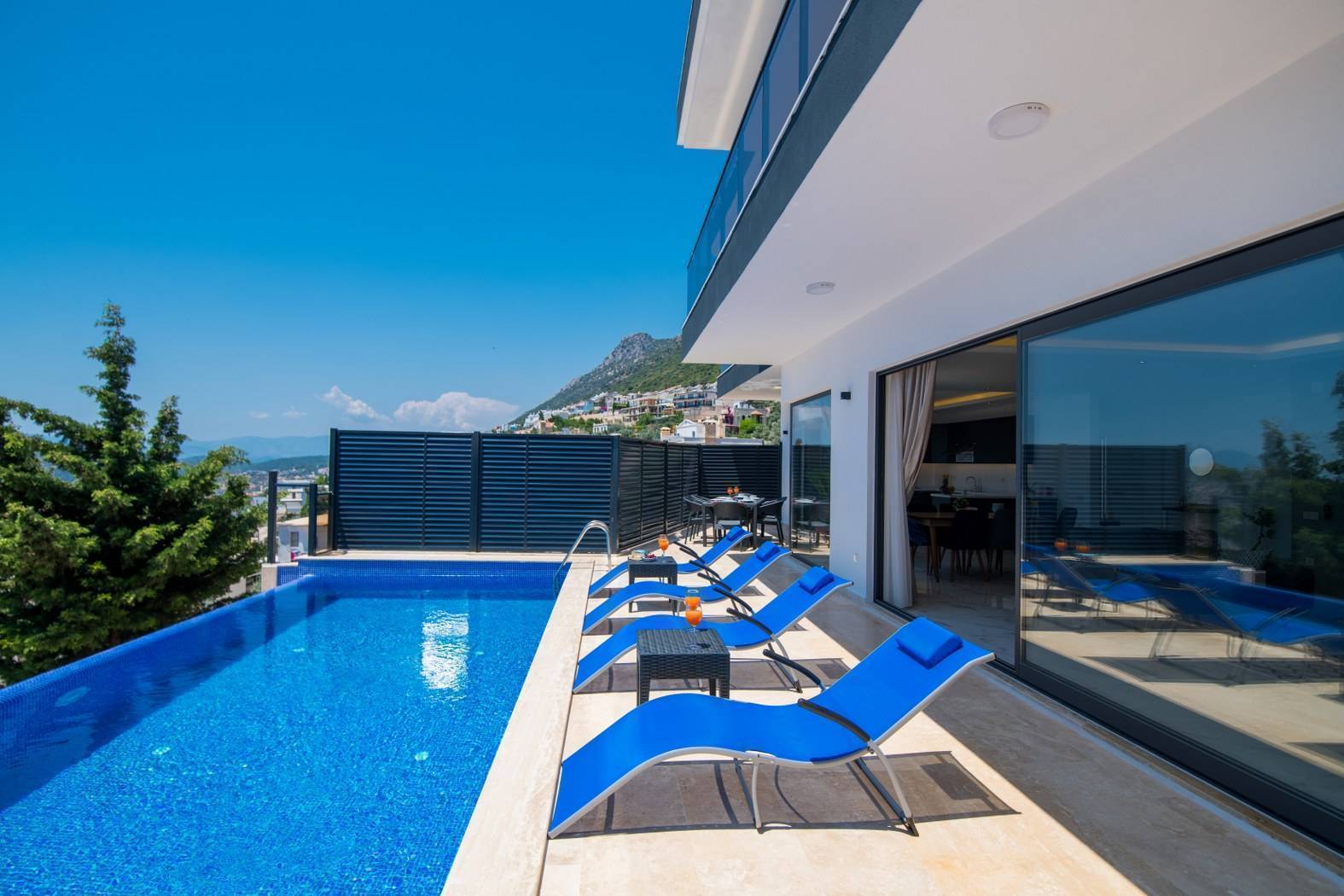 Kalkan Kördere'de Harika Deniz Manzaralı, Özel Havuzlu, Modern Villa