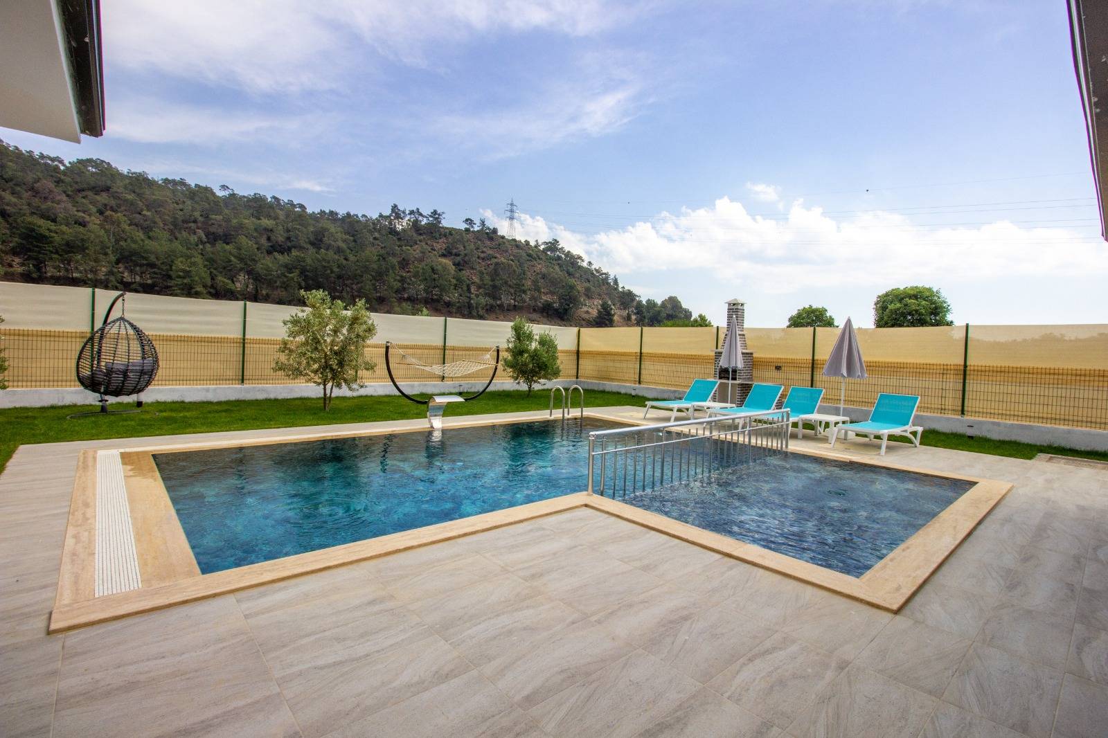 Fethiye'de Modern Tasarımlı, Özel Havuzlu, Muhafazakar Kiralık Villa