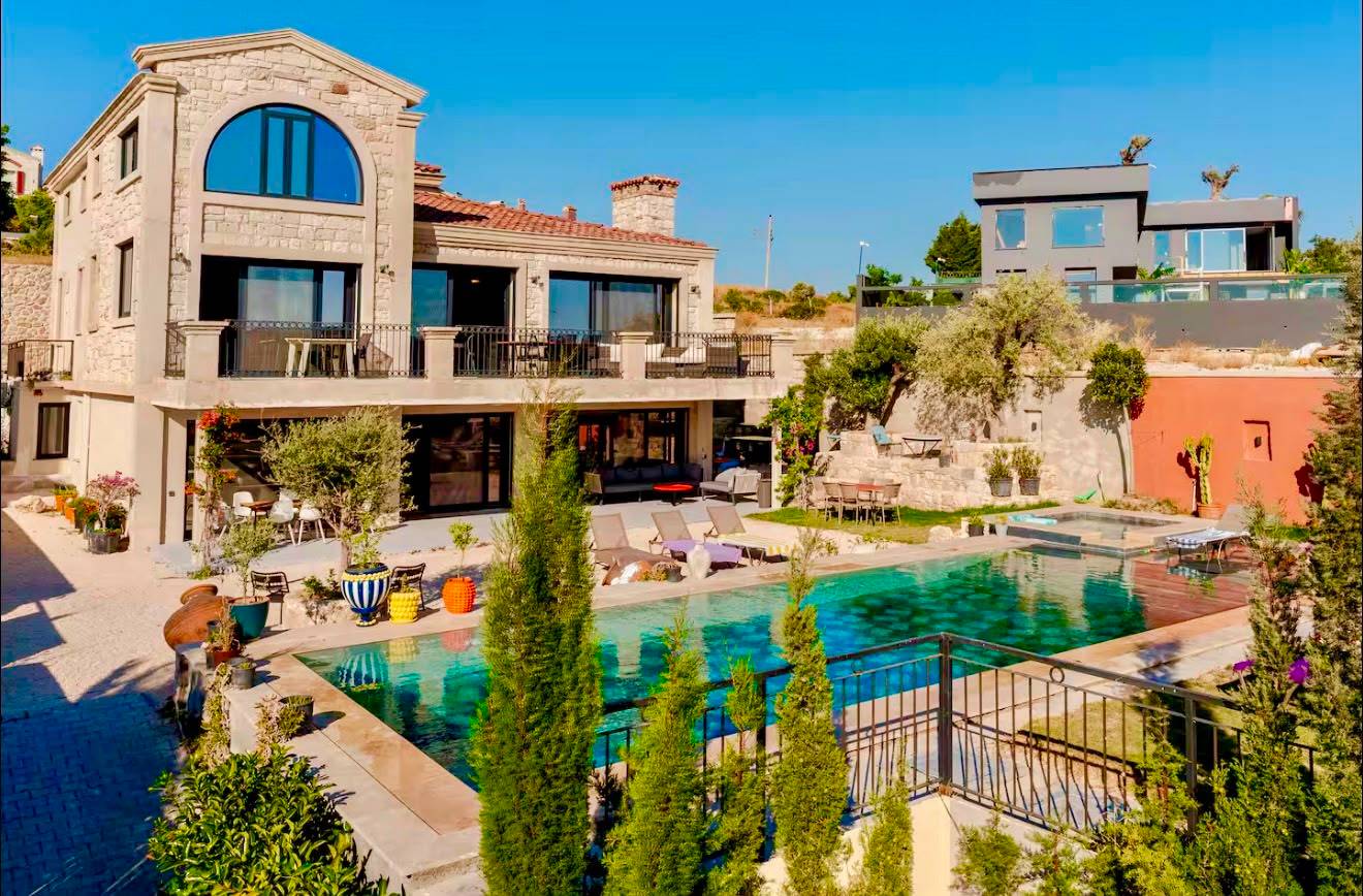 Çeşme Ovacık'ta Kalabalık Ailelere Uygun, Özel Havuzlu, Lüks Villa