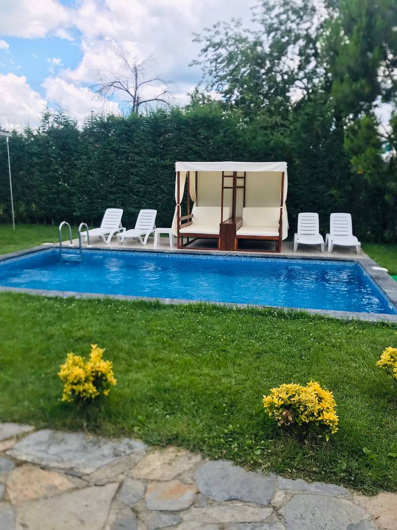 Sapanca Kırkpınar'da Yemyeşil Bahçe İçerisinde, Özel Havuzlu, Şirin Kiralık Villa