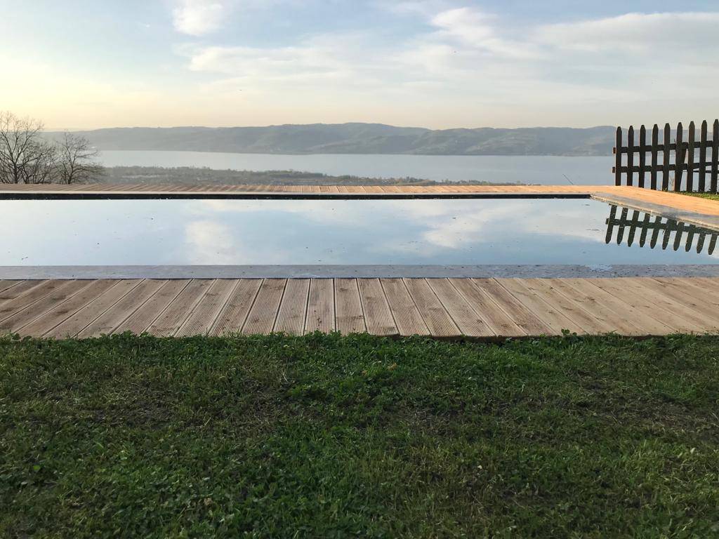 Sapanca'da Eşsiz Göl Manzaralı, Şömineli, Kiralık Lüks Villa