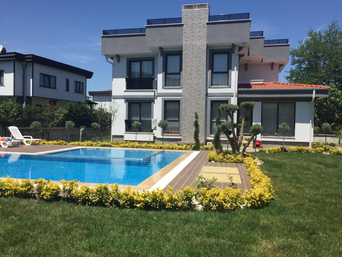 Sapanca Kırkpınar'da Göle Yakın, Özel Havuzlu ve Bahçeli, 6+2 Lüks Villa