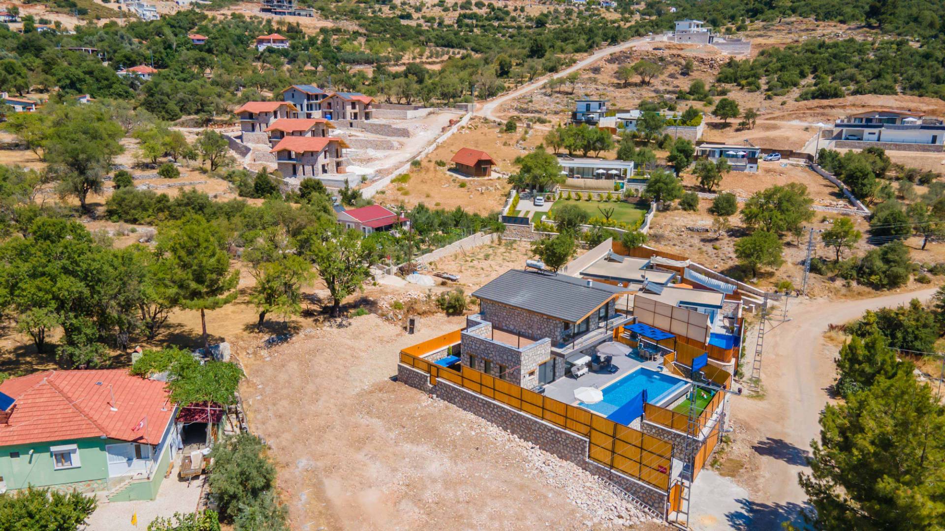 Kaş Sarıbelen'de Otantik Tasarıma Sahip, Isıtmalı Özel Havuzlu, Jakuzili, Kiralık Villa