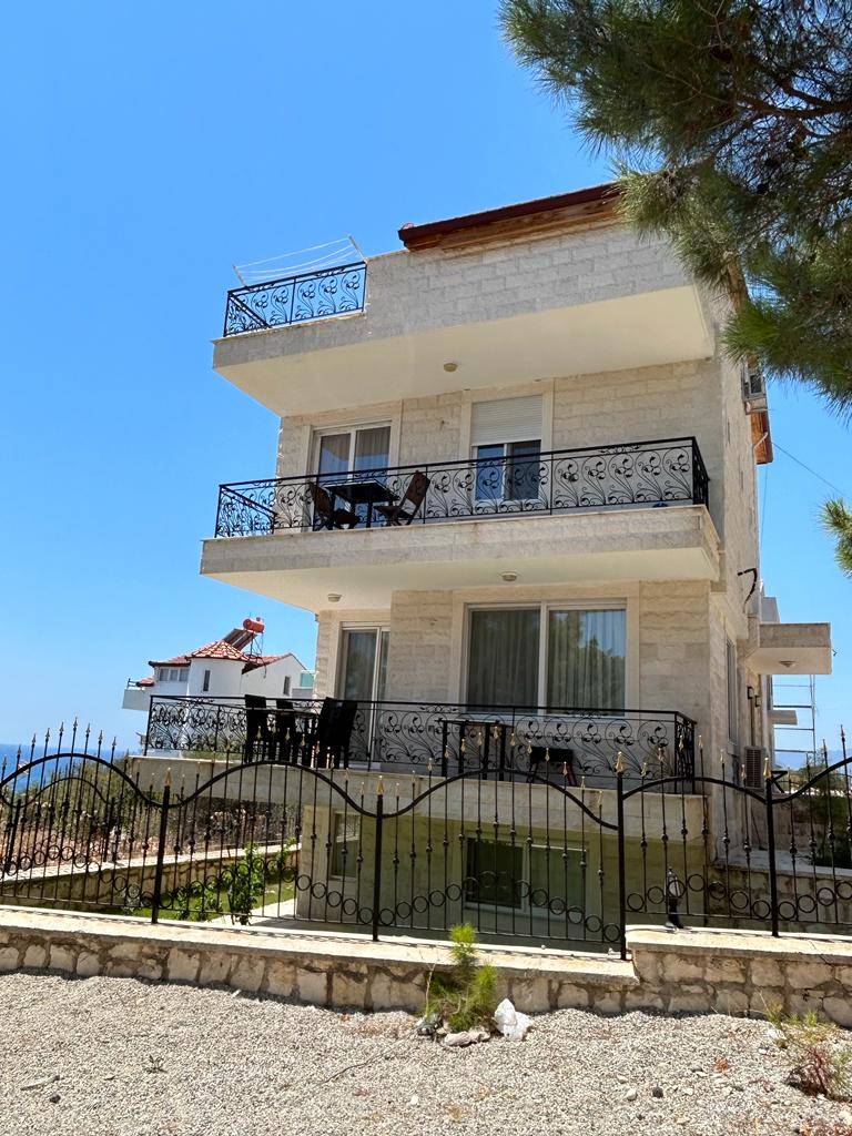 Antalya Demre'de Denize Yakın, Kalabalık Aileler İçin Uygun, Kiralık Villa