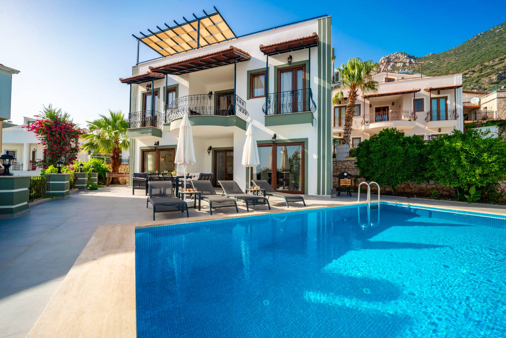 Kaş Kalkan'da Geniş Ailelere Uygun, Özel Havuzlu, Modern Villa