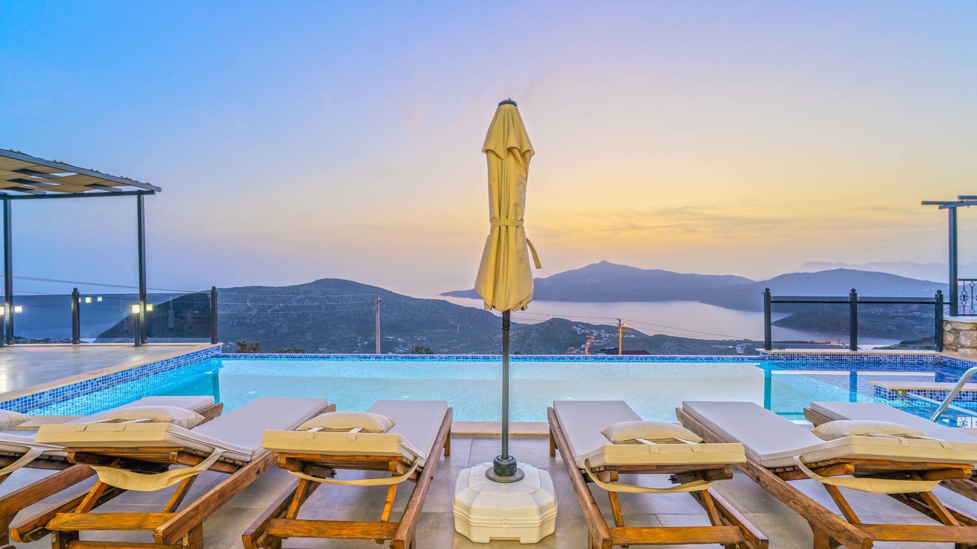 Kaş Kalkan'da Deniz Manzaralı, Özel Havuzlu, Jakuzili, Lüks Villa