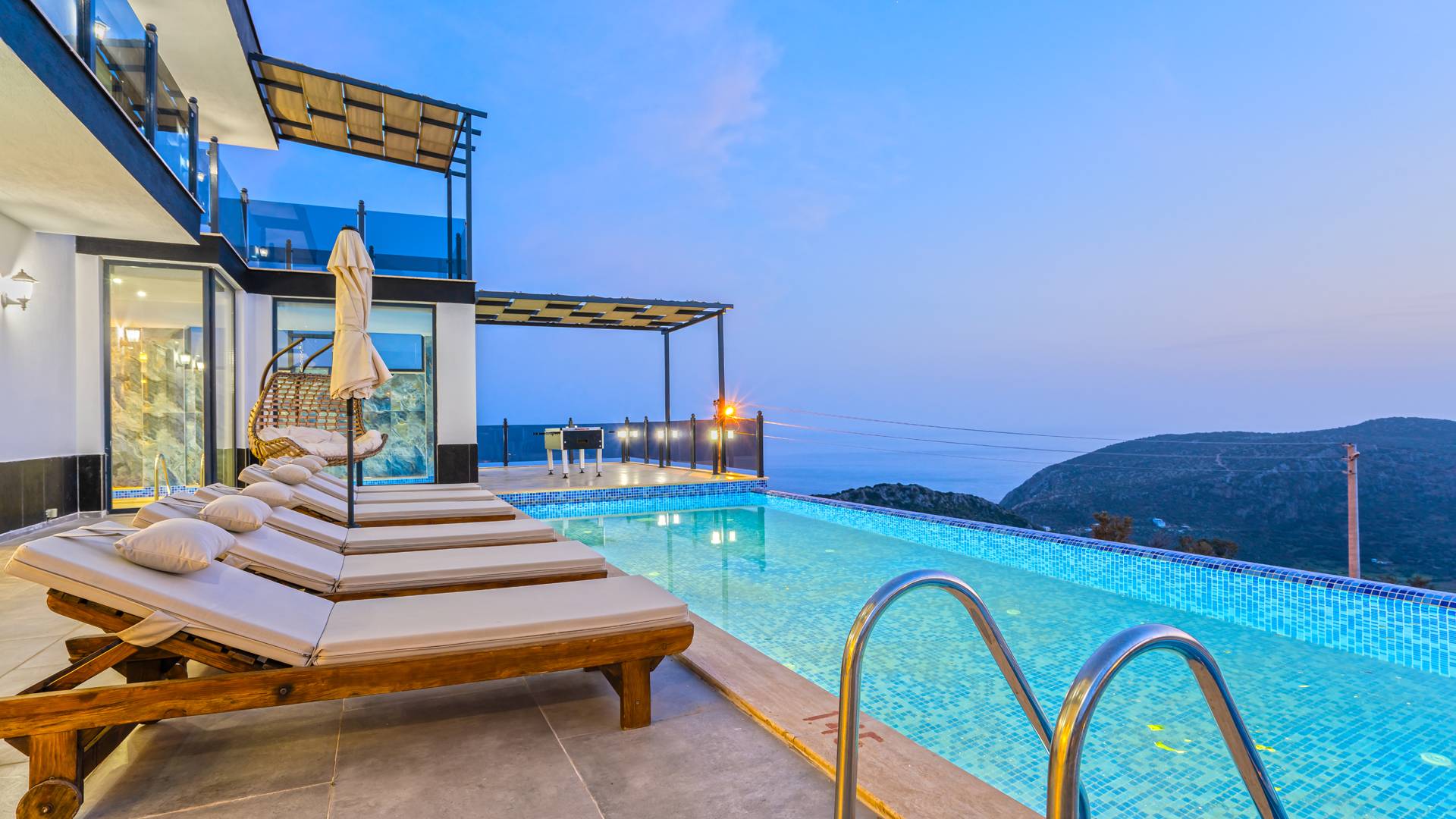 Kaş Kalkan'da Deniz Manzaralı, Özel Havuzlu, Jakuzili, Lüks Villa