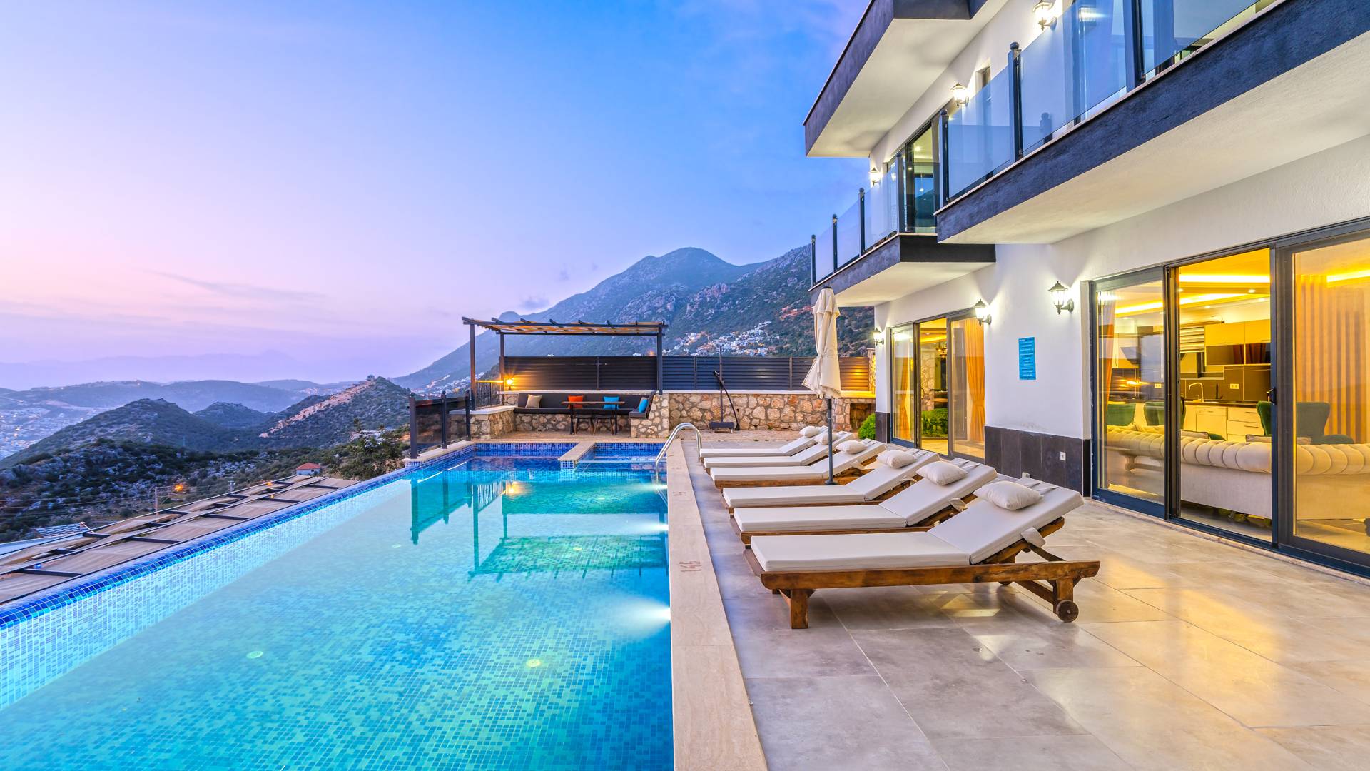 Kaş Kalkan'da Deniz Manzaralı, Özel Havuzlu, Jakuzili, Lüks Villa