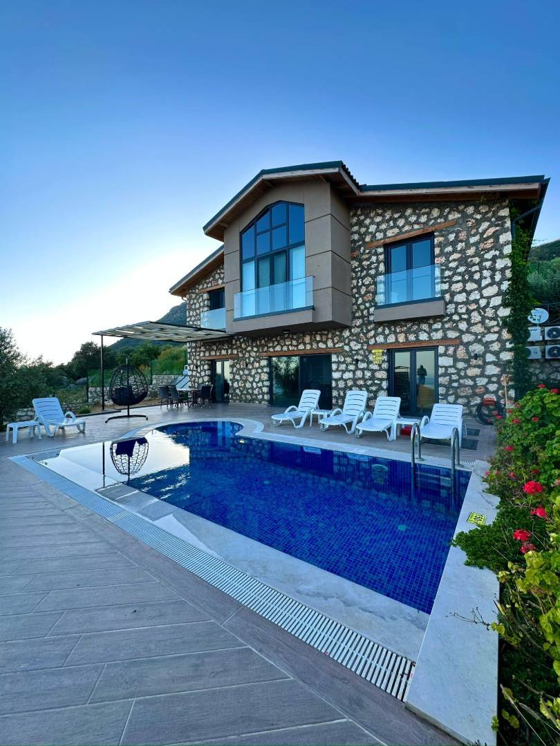 Kaş Sarıbelen'de Muhteşem Doğada, Özel Havuzlu, Taş Villa