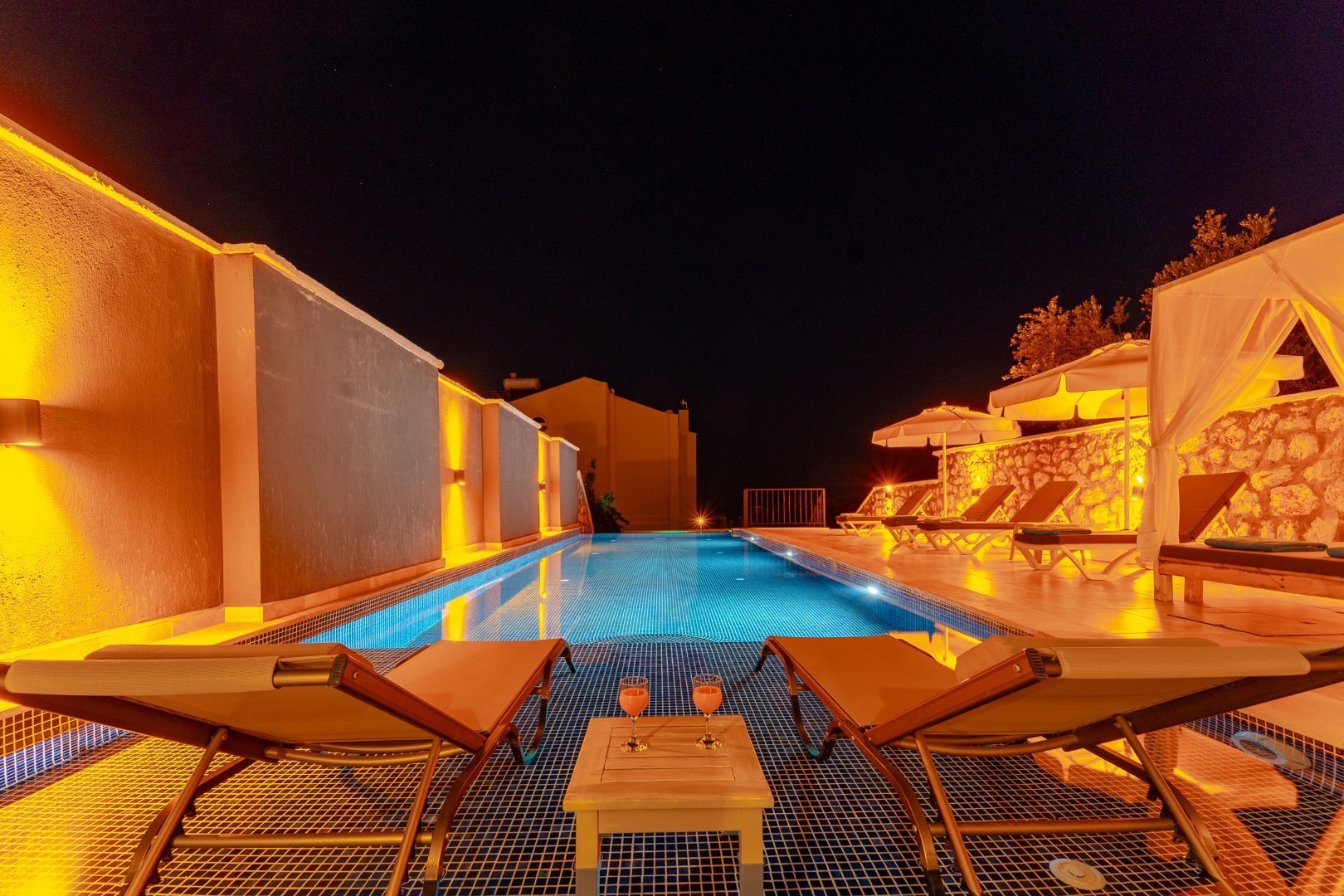 Kaş Kalkan'da Denize Yürüme Mesafesinde, Özel Havuzlu, Modern Tatil Villası 