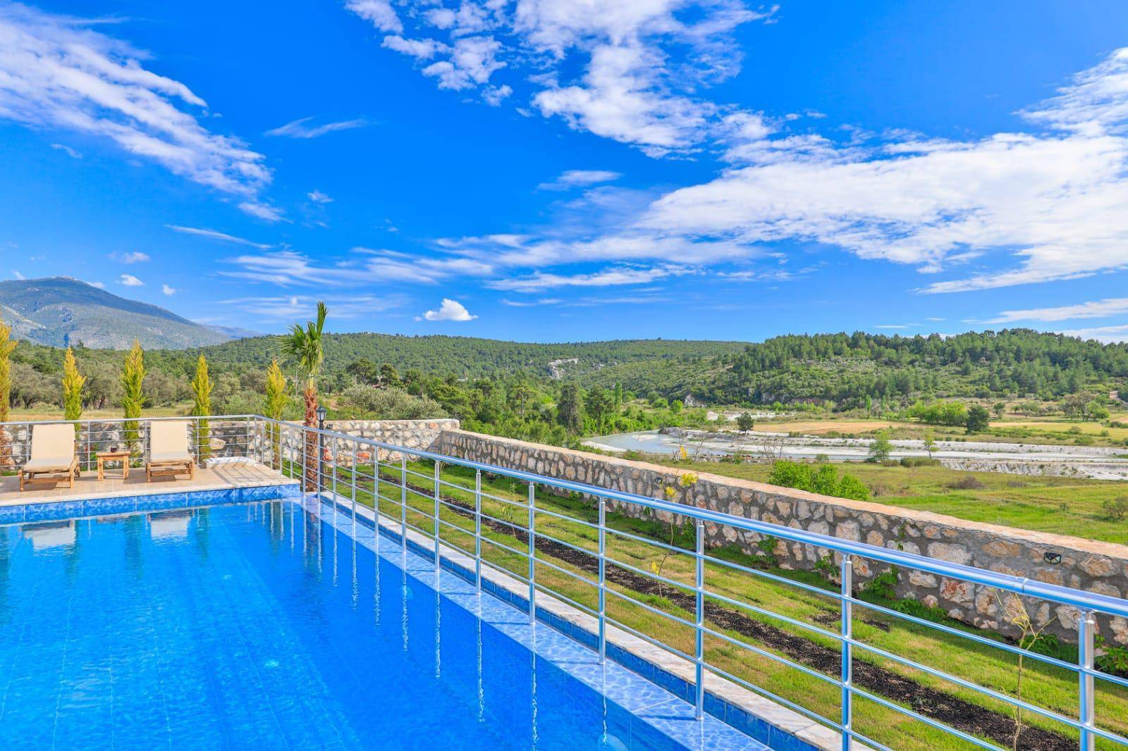 Kaş Palamut'ta Doğa Manzaralı, Özel Havuzlu, Modern Villa