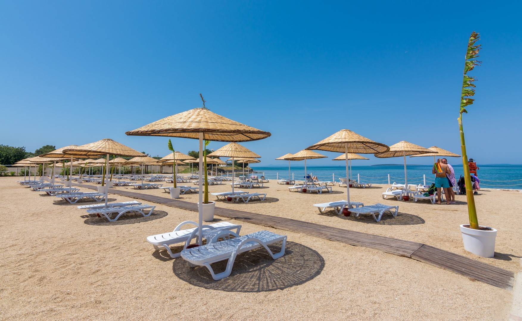 Didim'de Denize Sıfır, Özel Plajlı Tesiste, 2 Yatak Odalı, Yazlık Daire