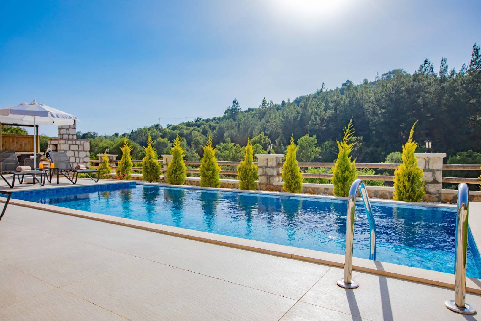 Antalya Kaş'da Çekirdek Ailelere Uygun, Özel Havuzlu, Modern Tasarımlı Villa