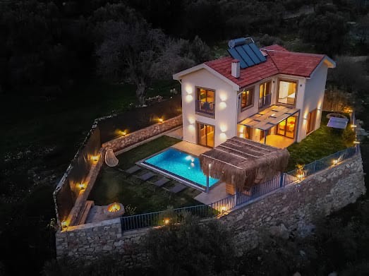 Muğla Fethiye'de Deniz Manzaralı, Özel Havuzlu, Jakuzili, Modern Tasarımlı Villa
