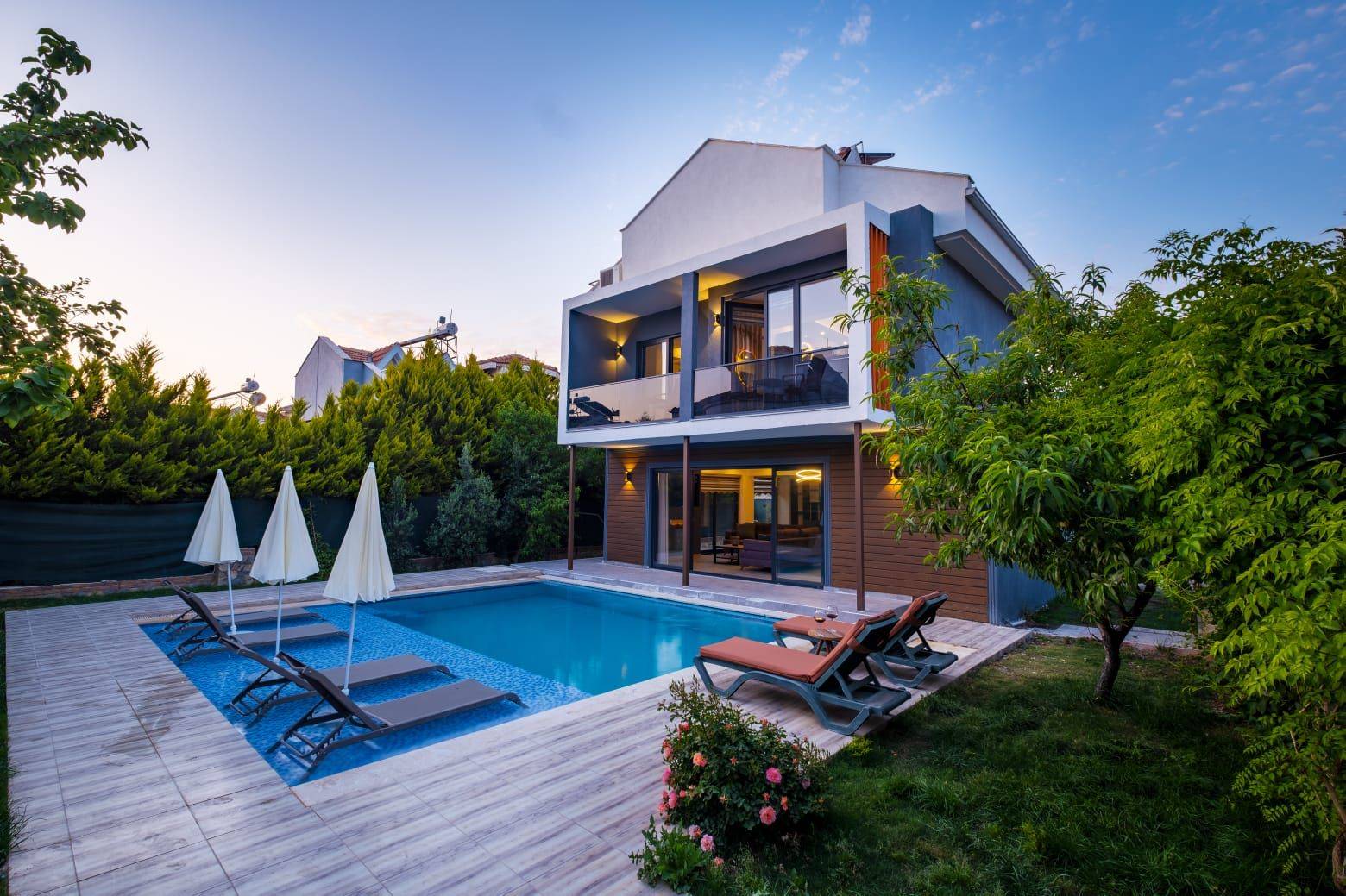 Fethiye Ölüdeniz'de Modern Tasarımlı, Özel Havuzlu, 8 Kişilik, Lüks Kiralık Villa