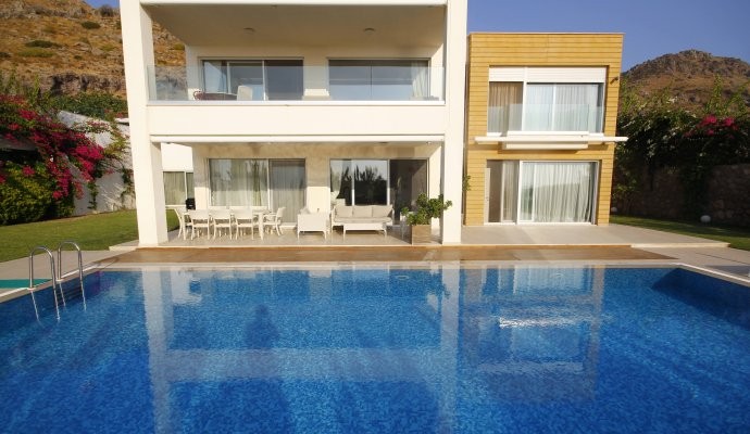 Bodrum Turgutreis'te Muhteşem Deniz ve Adacıklar Manzaralı, Özel Havuzlu, 5+2 Villa