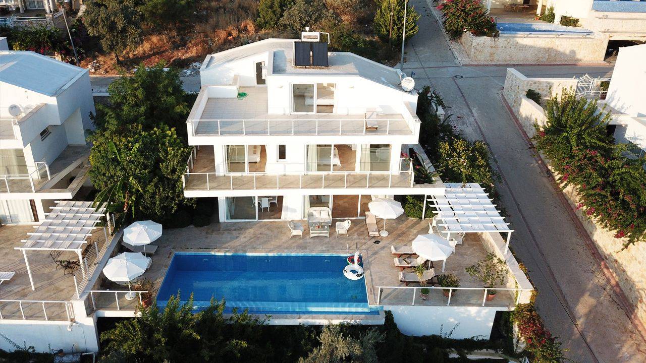 Kaş Kalkan'da Deniz 600 Metre Mesafede, Merkezi, Modern 11 Kişilik Villa