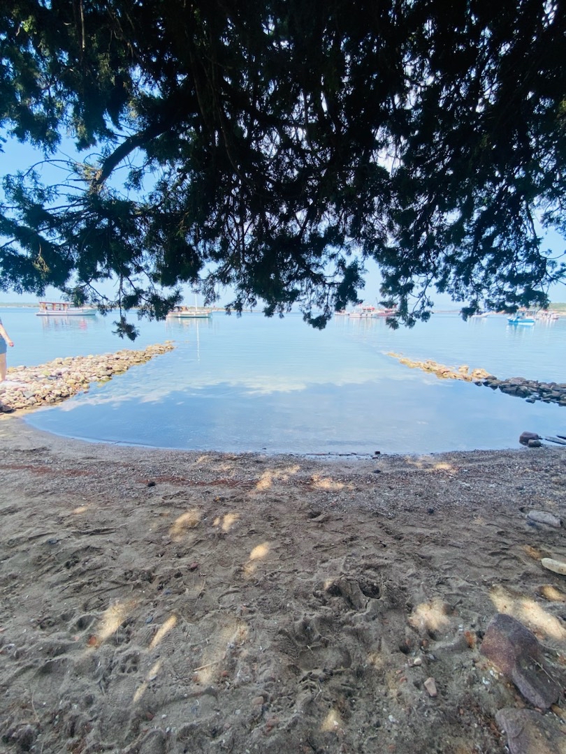 Çeşme'de Elverişli Konuma Sahip, Taş Mimarili, Konforlu Tatil Evi