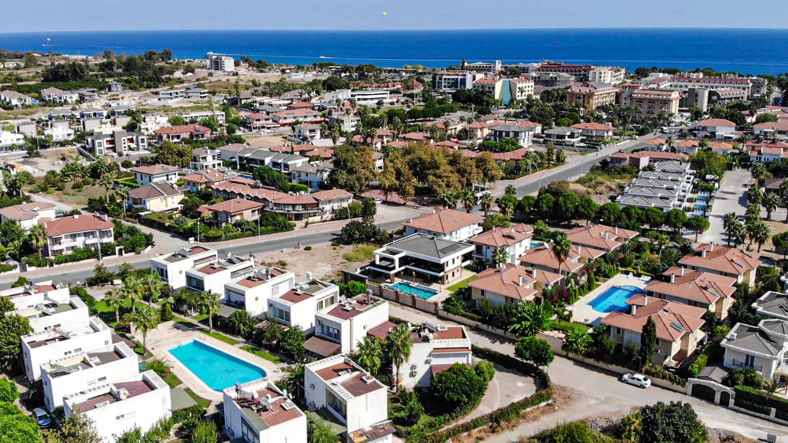Antalya Kemer'de Denize Yakın, Özel Havuzlu, 5+2, 10 Kişilik, Kiralık Lüks Villa