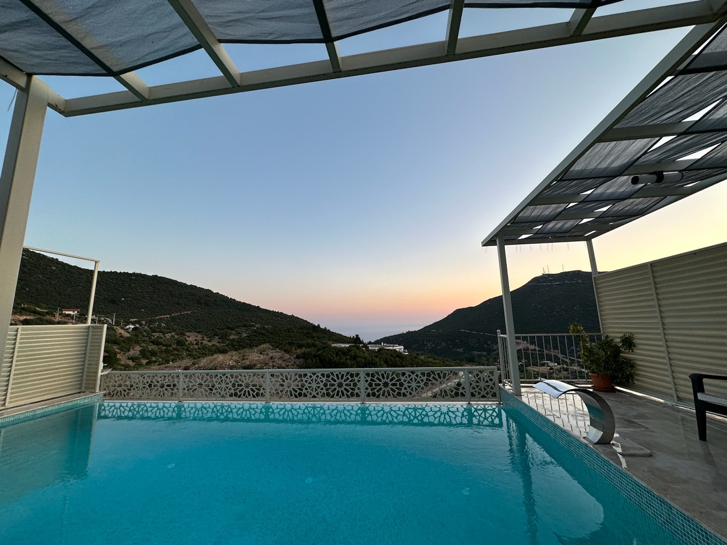 Kaş Sarıbelen'de Doğa Manzaralı, Özel Havuzlu, 5 Kişilik, Kiralık Villa