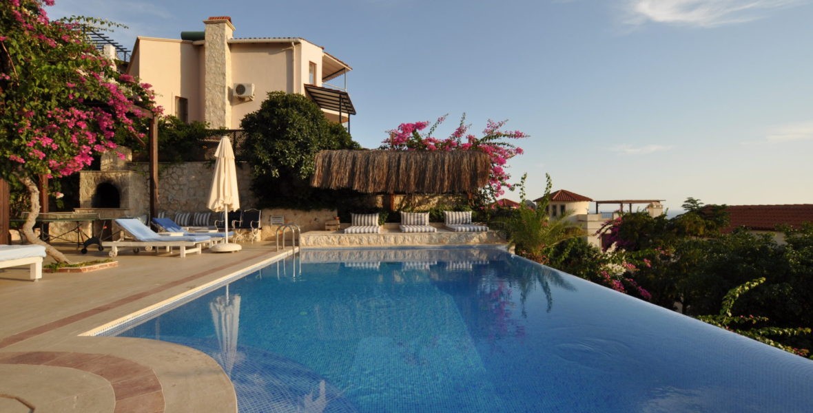 Kalkan'da Muhteşem Deniz Manzaralı, Özel Havuzu, 12 Kişilik Kiralık Villa