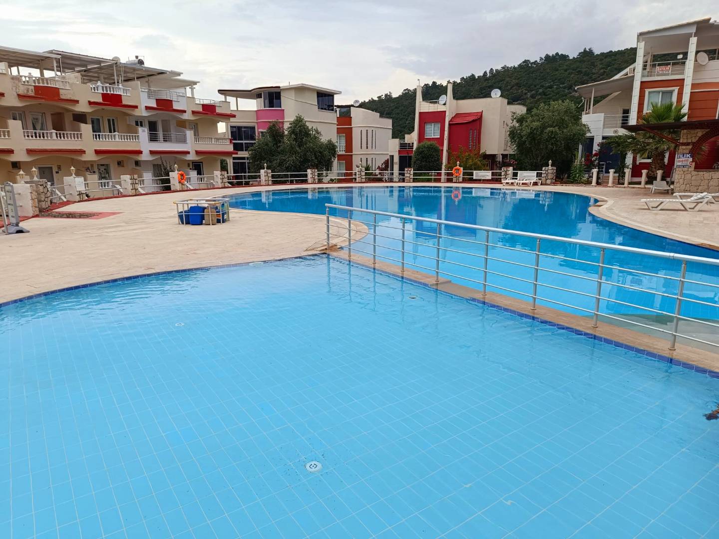 Aydın Didim'de Doğa İçerisinde, Özel ve Ortak Havuzlu, Konforlu Villa