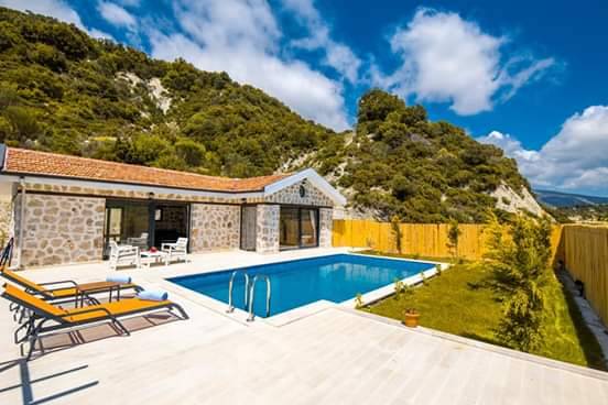 Kalkan Sarıbelen'de Muhteşem Doğada, Korunaklı, Özel Havuzlu, Kiralık Villa
