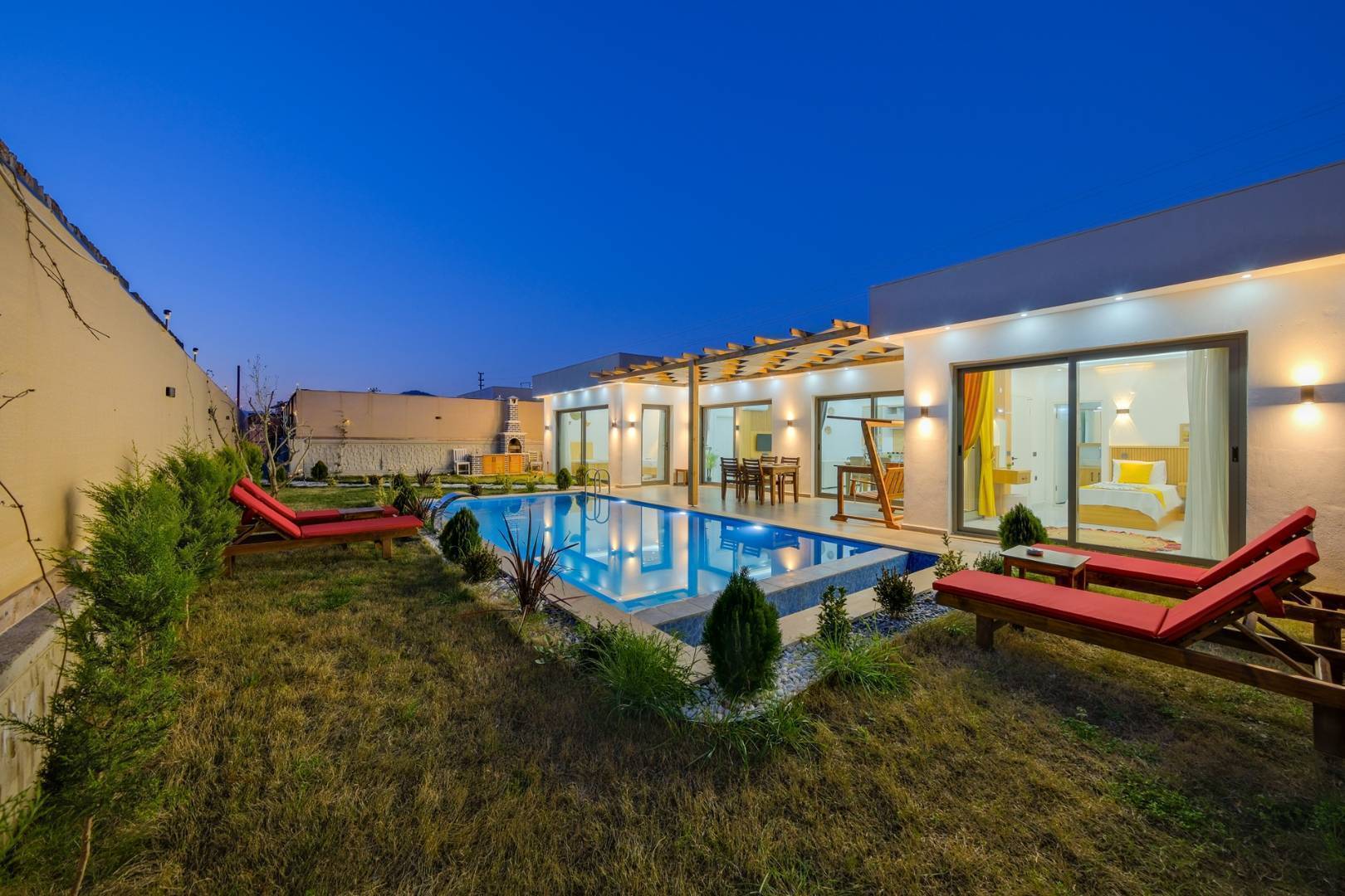 Fethiye Çamköy'de Korunaklı, Özel Havuzlu, Modern Tasarımlı Villa