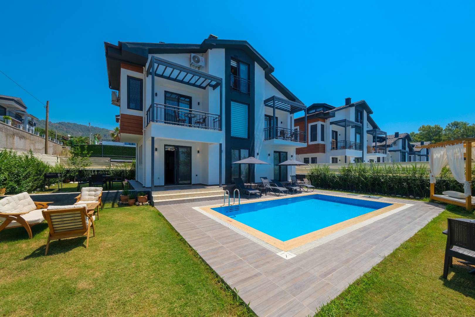 Muğla Fethiye'de Geniş Ailelere Uygun, Özel Havuzlu, Modern Villa