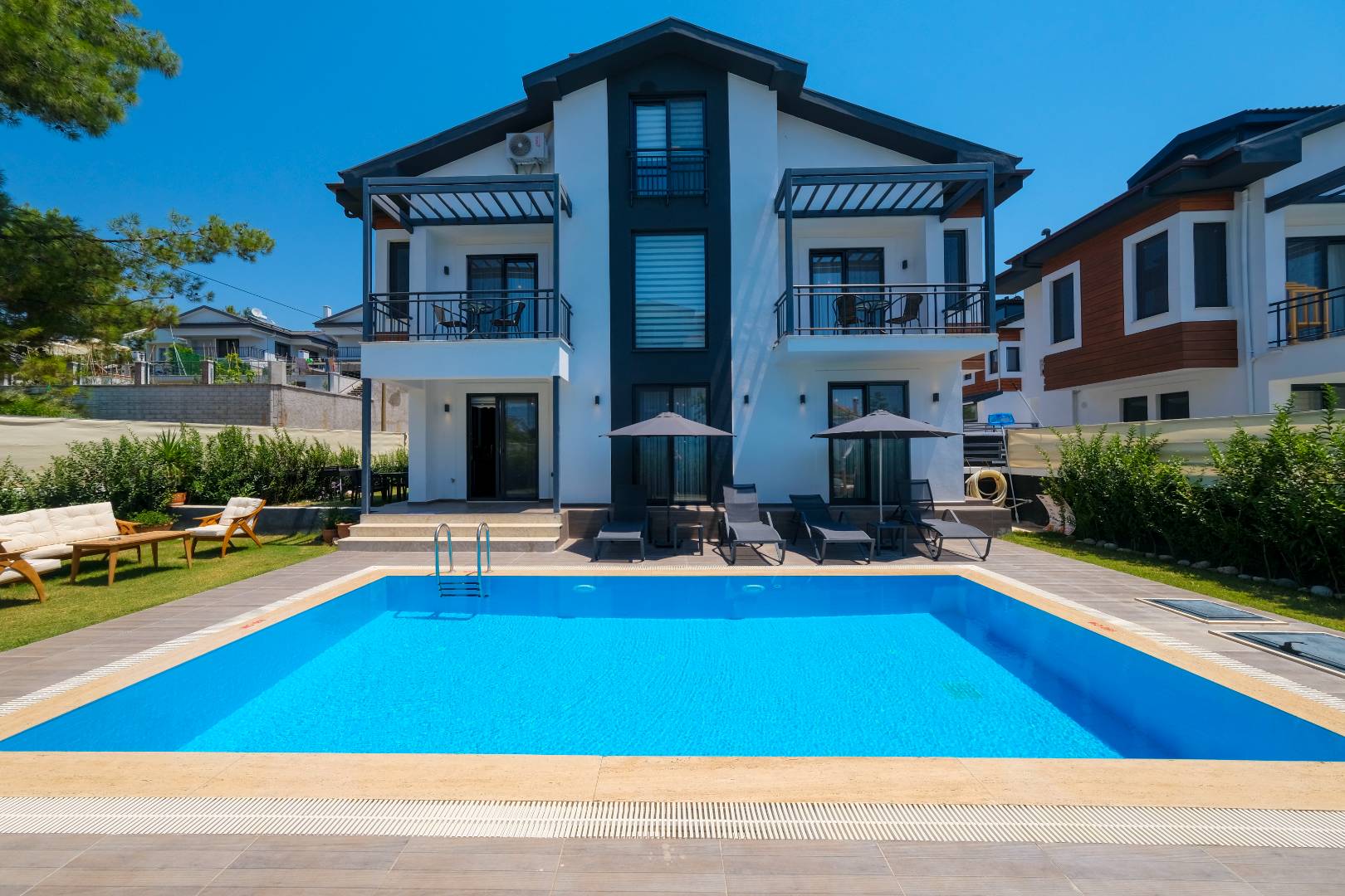 Muğla Fethiye'de Geniş Ailelere Uygun, Özel Havuzlu, Modern Villa